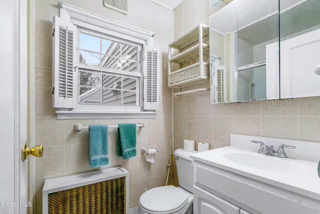 $250,000 | 268 Maryland Avenue East, East Greenbush, NY 12144