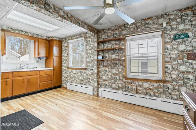 $250,000 | 268 Maryland Avenue East, East Greenbush, NY 12144