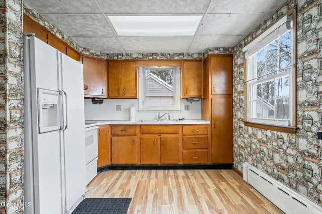 $250,000 | 268 Maryland Avenue East, East Greenbush, NY 12144