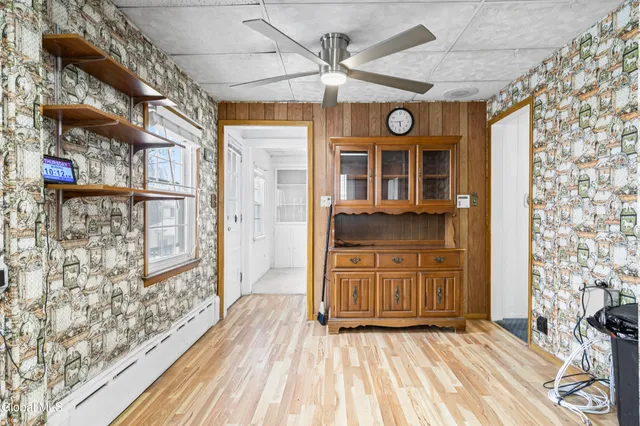 $250,000 | 268 Maryland Avenue East, East Greenbush, NY 12144