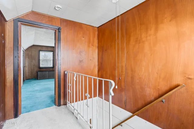 $250,000 | 268 Maryland Avenue East, East Greenbush, NY 12144