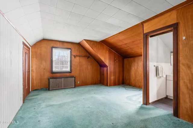 $250,000 | 268 Maryland Avenue East, East Greenbush, NY 12144