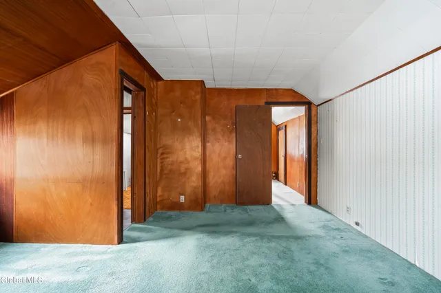 $250,000 | 268 Maryland Avenue East, East Greenbush, NY 12144