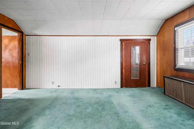 $250,000 | 268 Maryland Avenue East, East Greenbush, NY 12144