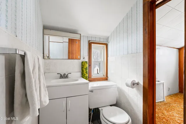 $250,000 | 268 Maryland Avenue East, East Greenbush, NY 12144