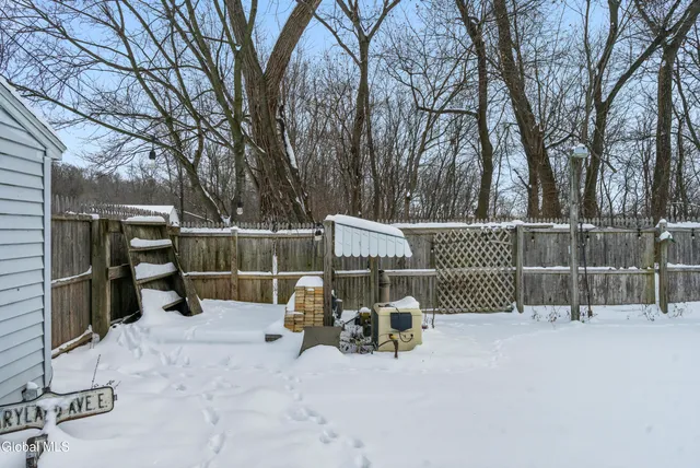 $250,000 | 268 Maryland Avenue East, East Greenbush, NY 12144