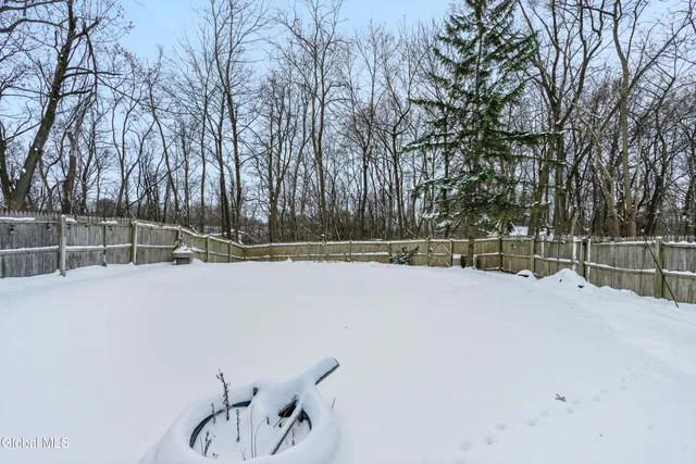 $250,000 | 268 Maryland Avenue East, East Greenbush, NY 12144