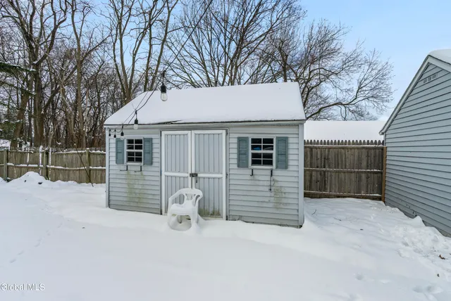 $250,000 | 268 Maryland Avenue East, East Greenbush, NY 12144