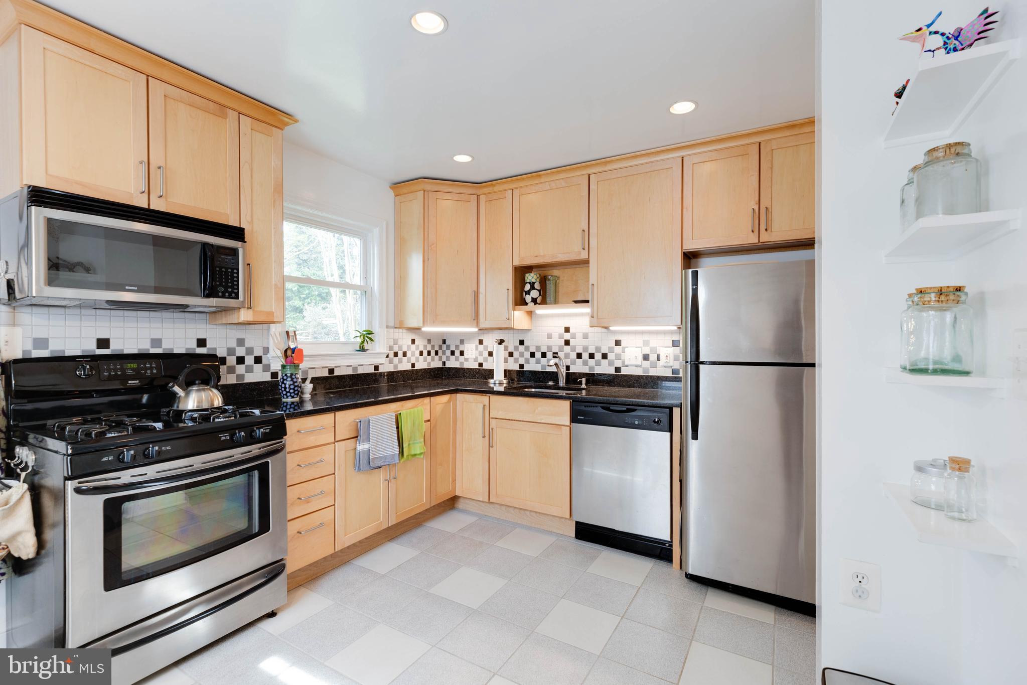308 Franklin Place Silver Spring, MD 20901 - Photo 6 of 25 Stainless steel appliances.