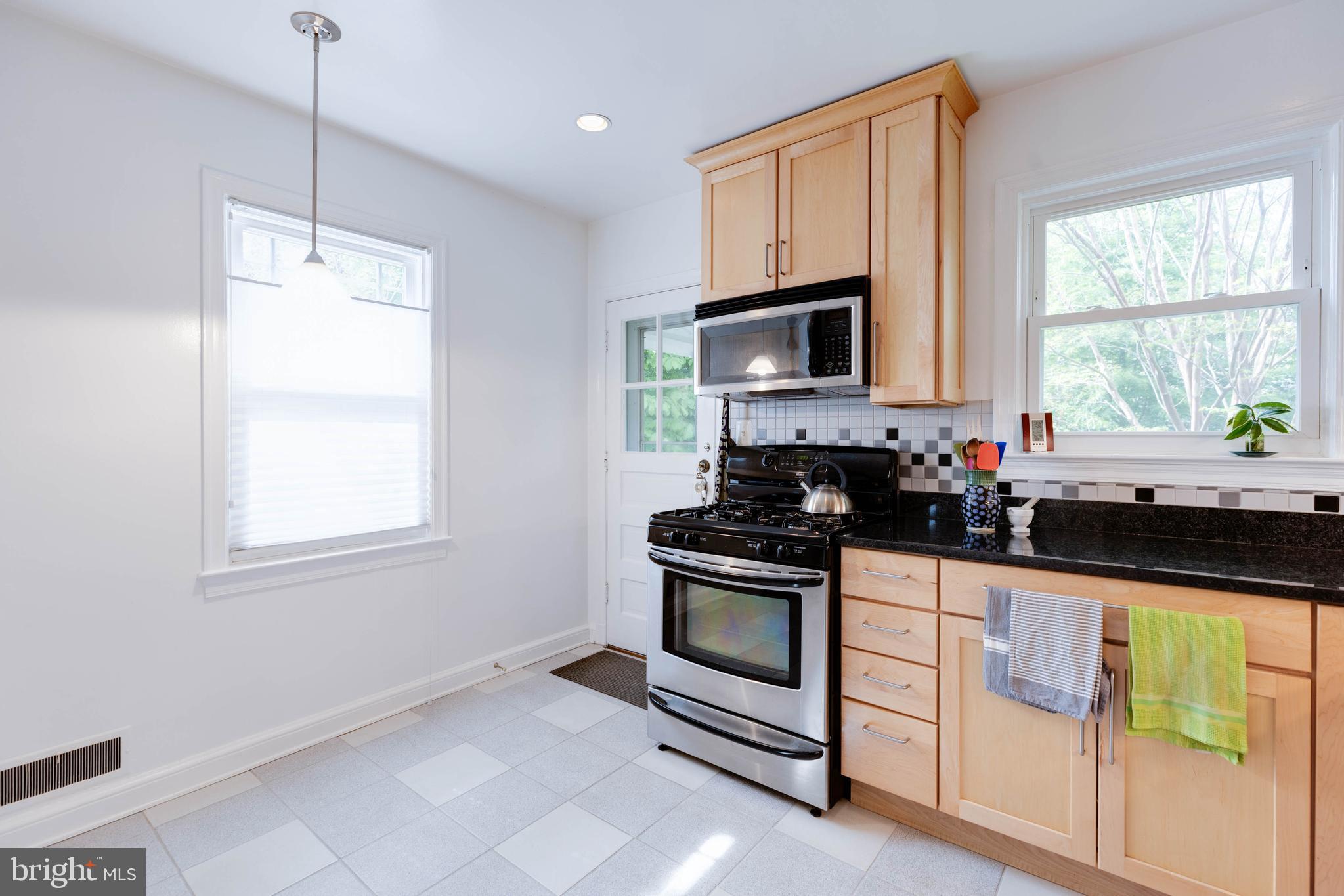 308 Franklin Place Silver Spring, MD 20901 - Photo 8 of 25 Bright kitchen.