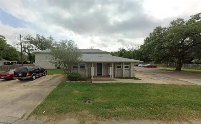 $765 | 225 South 13th Street, West Columbia, TX 77486