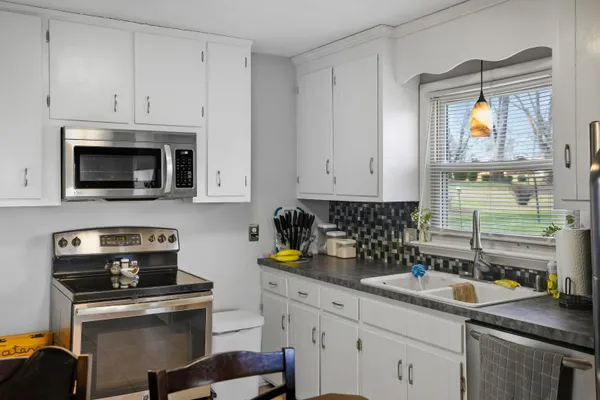 $295,000 | 19 Pleasant Valley Drive, Weyers Cave, VA 24486