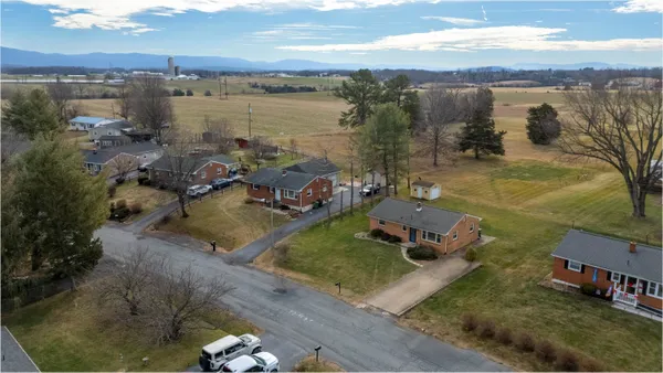 $295,000 | 19 Pleasant Valley Drive, Weyers Cave, VA 24486