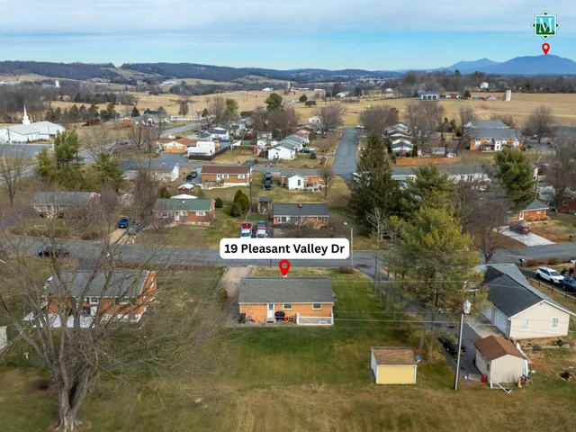 $320,000 | 19 Pleasant Valley Drive, Weyers Cave, VA 24486