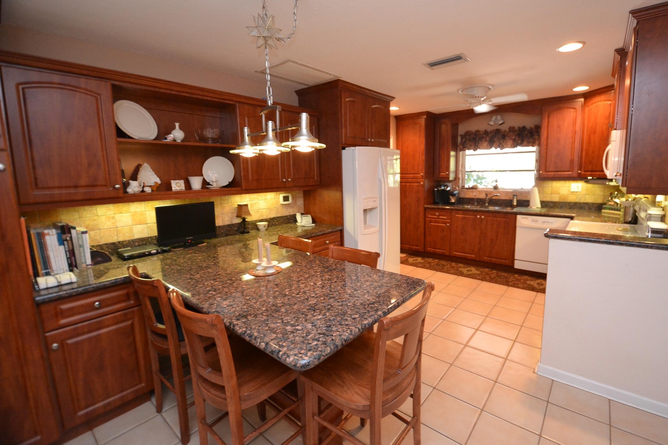 101 Northwest 6th Avenue Boca Raton, FL 33432 - Photo 23 of 39 eat-in kitch