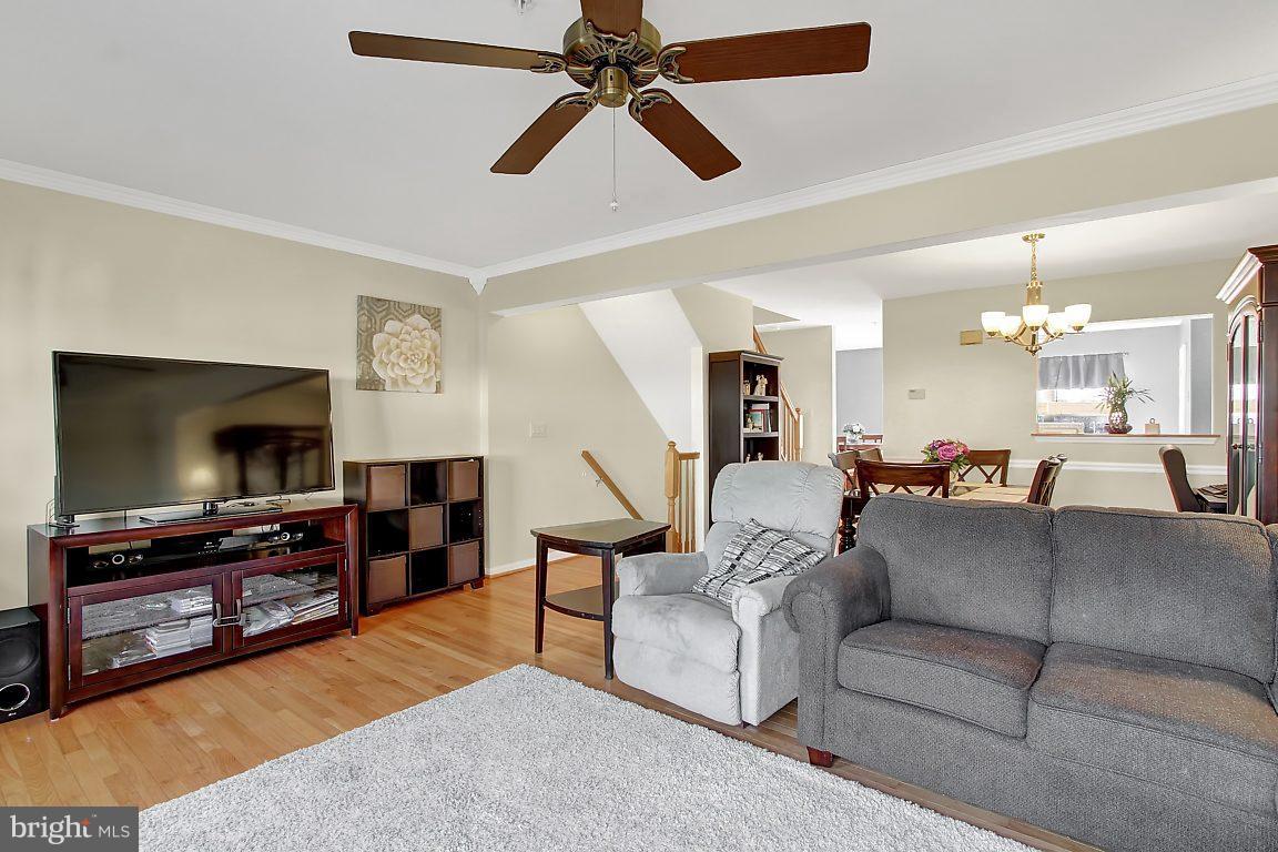 633 Hunting Fields Road Baltimore, MD 21220 - Photo 5 of 25 Living Room