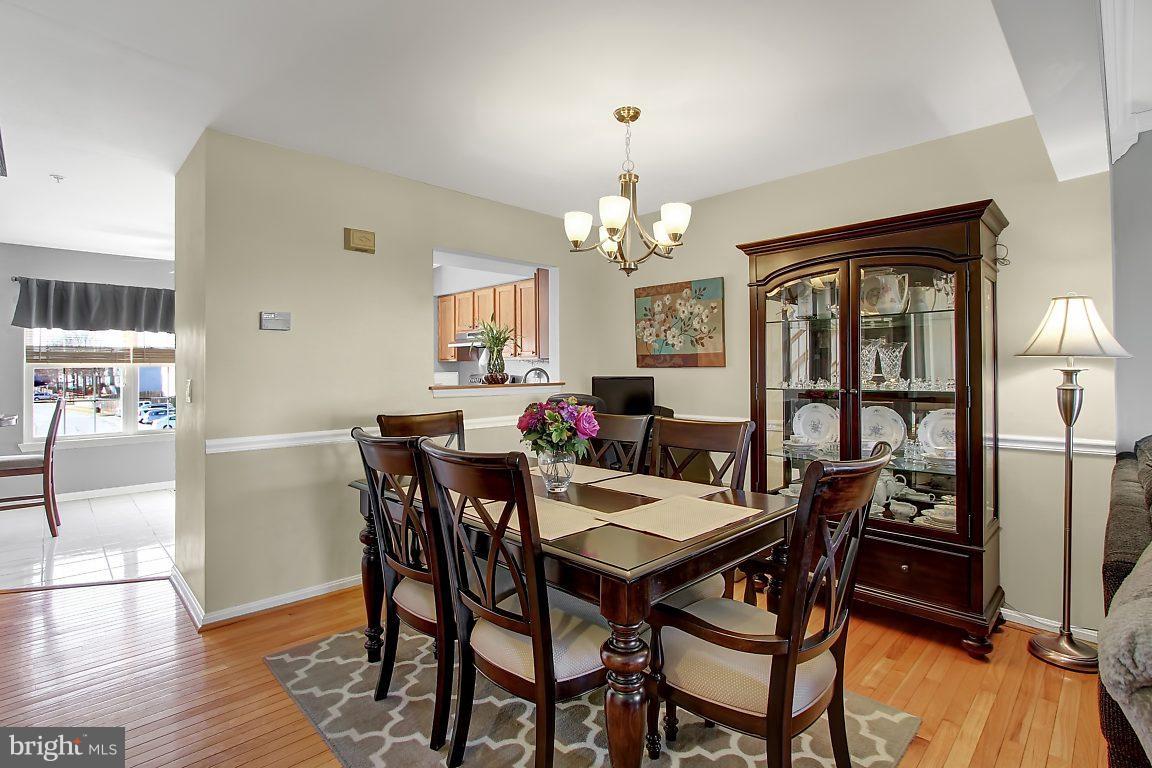 633 Hunting Fields Road Baltimore, MD 21220 - Photo 6 of 25 Living Room