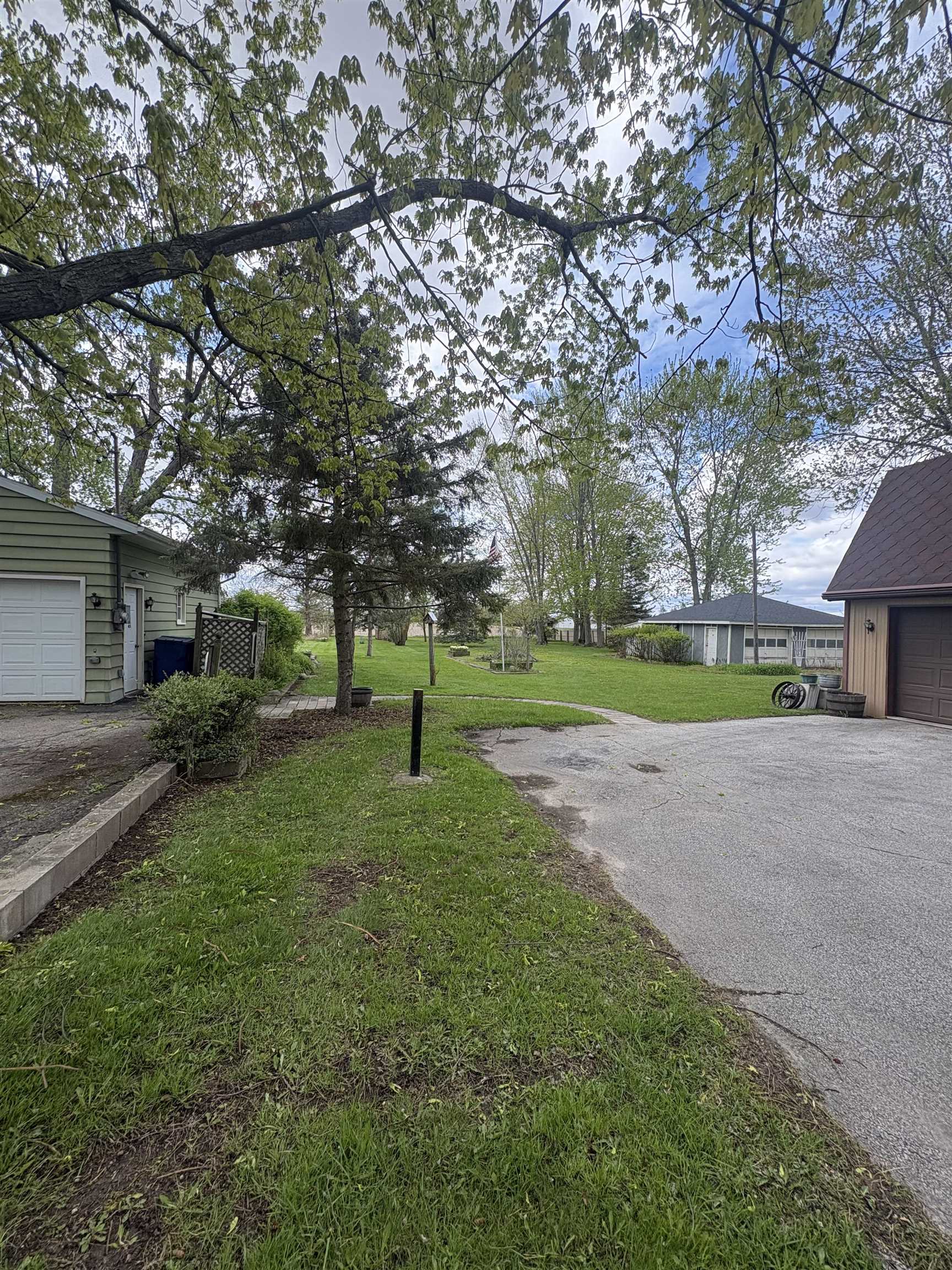 1891 West Moore Road Saginaw, MI 48601 - Photo 18 of 22
