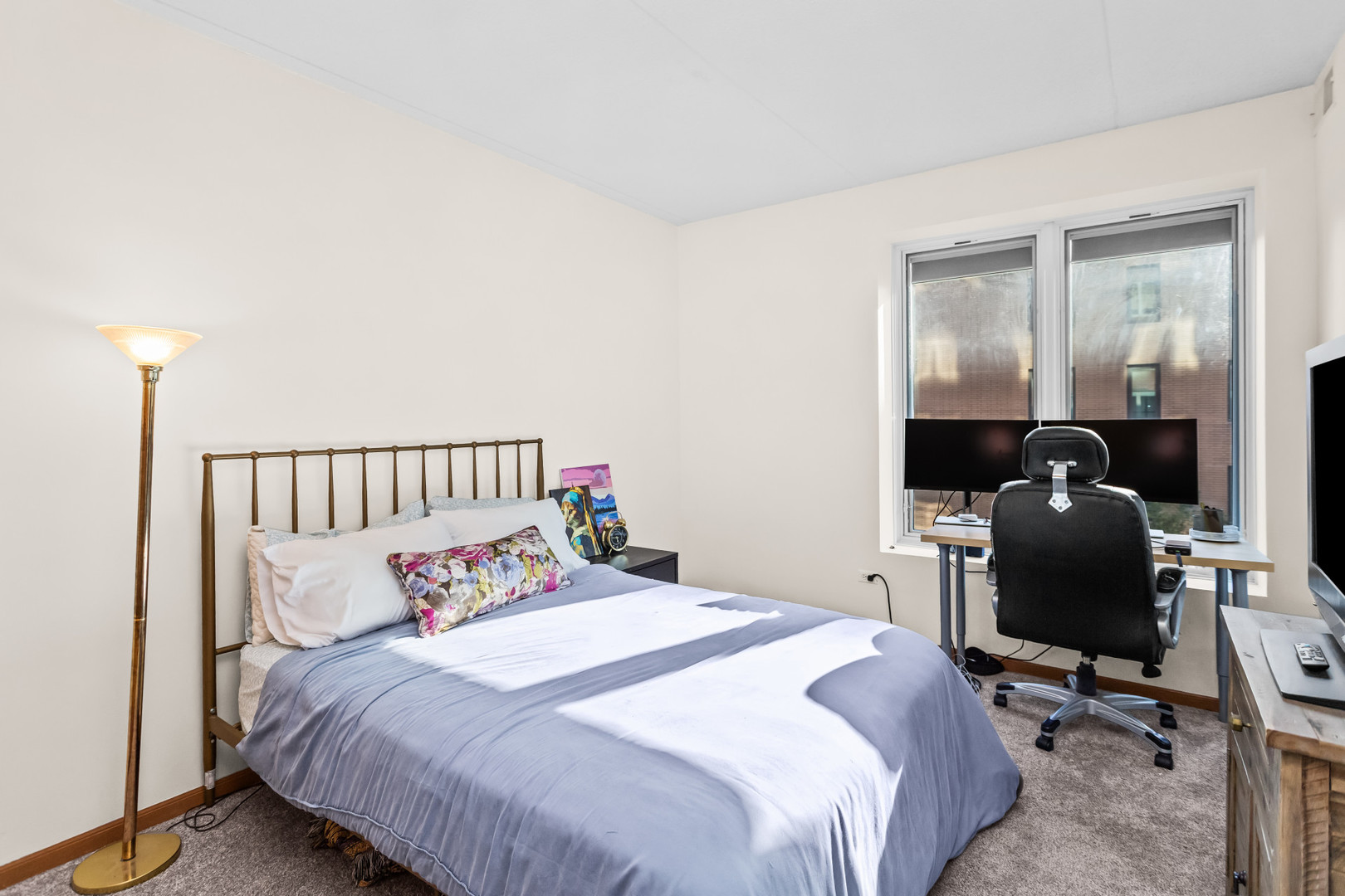515 Main Street, Unit 401 Evanston, IL 60202 - Photo 12 of 19