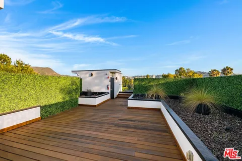 $1,195,000 | 10352 Riverside Drive, Unit 103A, Toluca Lake, CA 91602