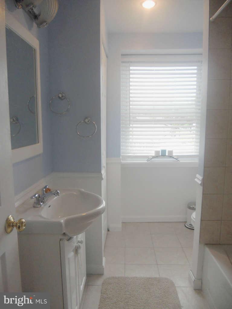 15 Haley Road Baltimore, MD 21221 - Photo 13 of 26 Second Floor Bath