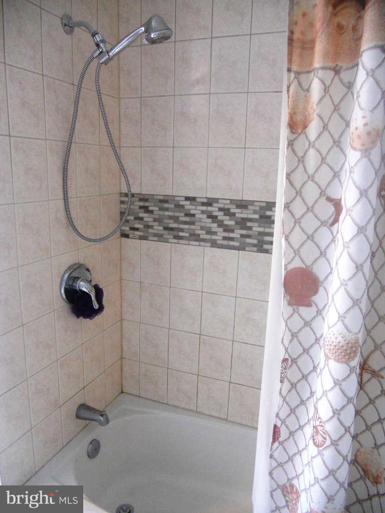 15 Haley Road Baltimore, MD 21221 - Photo 14 of 26 Second Floor Bath