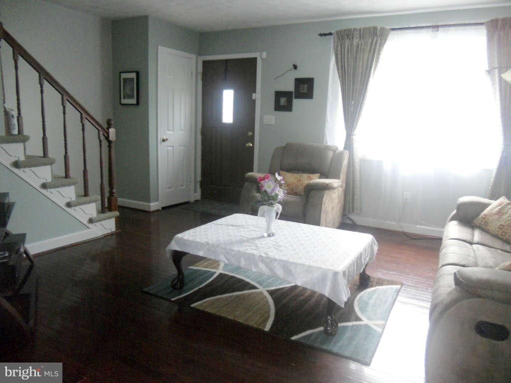 15 Haley Road Baltimore, MD 21221 - Photo 3 of 26 Living Room