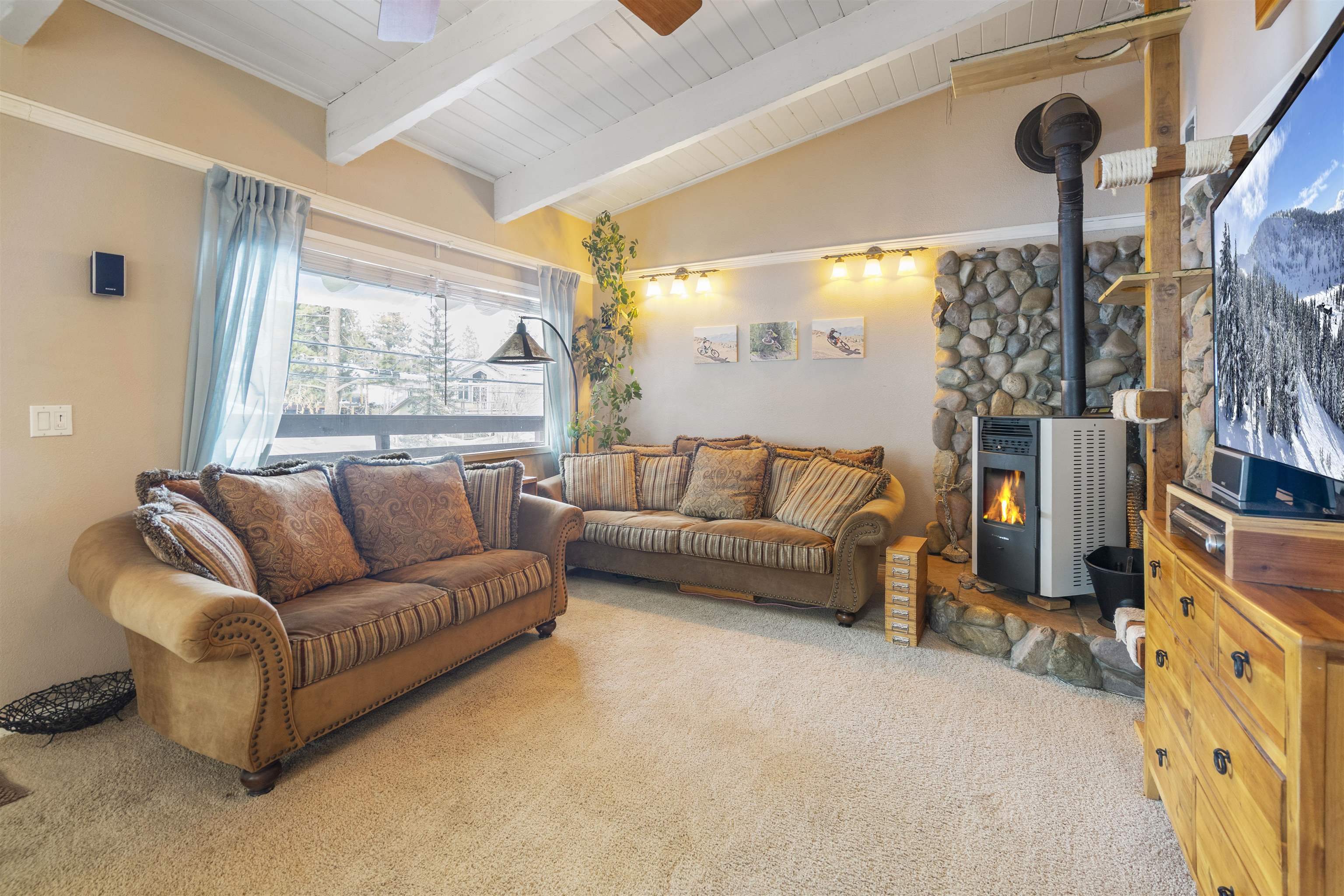 1875 Old Mammoth Road, Unit 32 Mammoth Lakes, CA 93546 - Photo 3 of 23