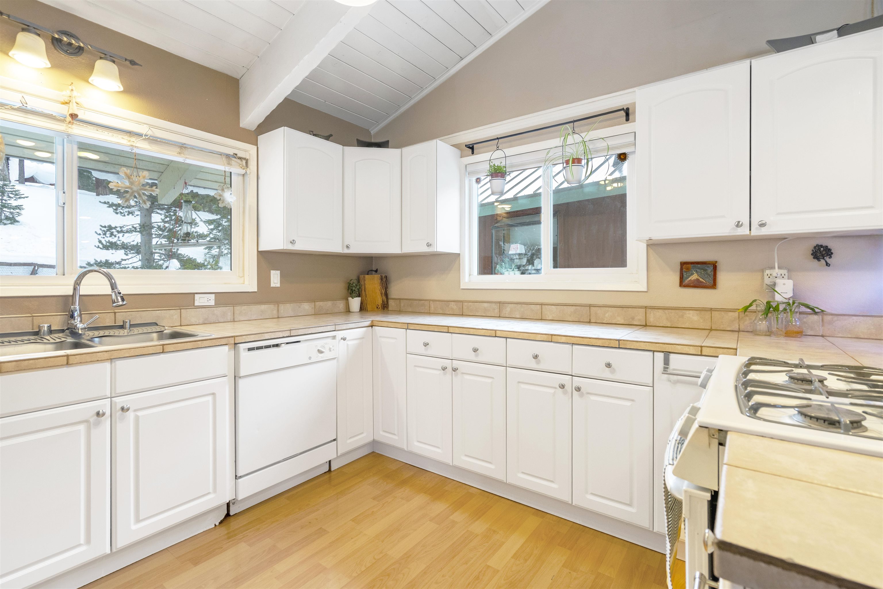 1875 Old Mammoth Road, Unit 32 Mammoth Lakes, CA 93546 - Photo 6 of 23