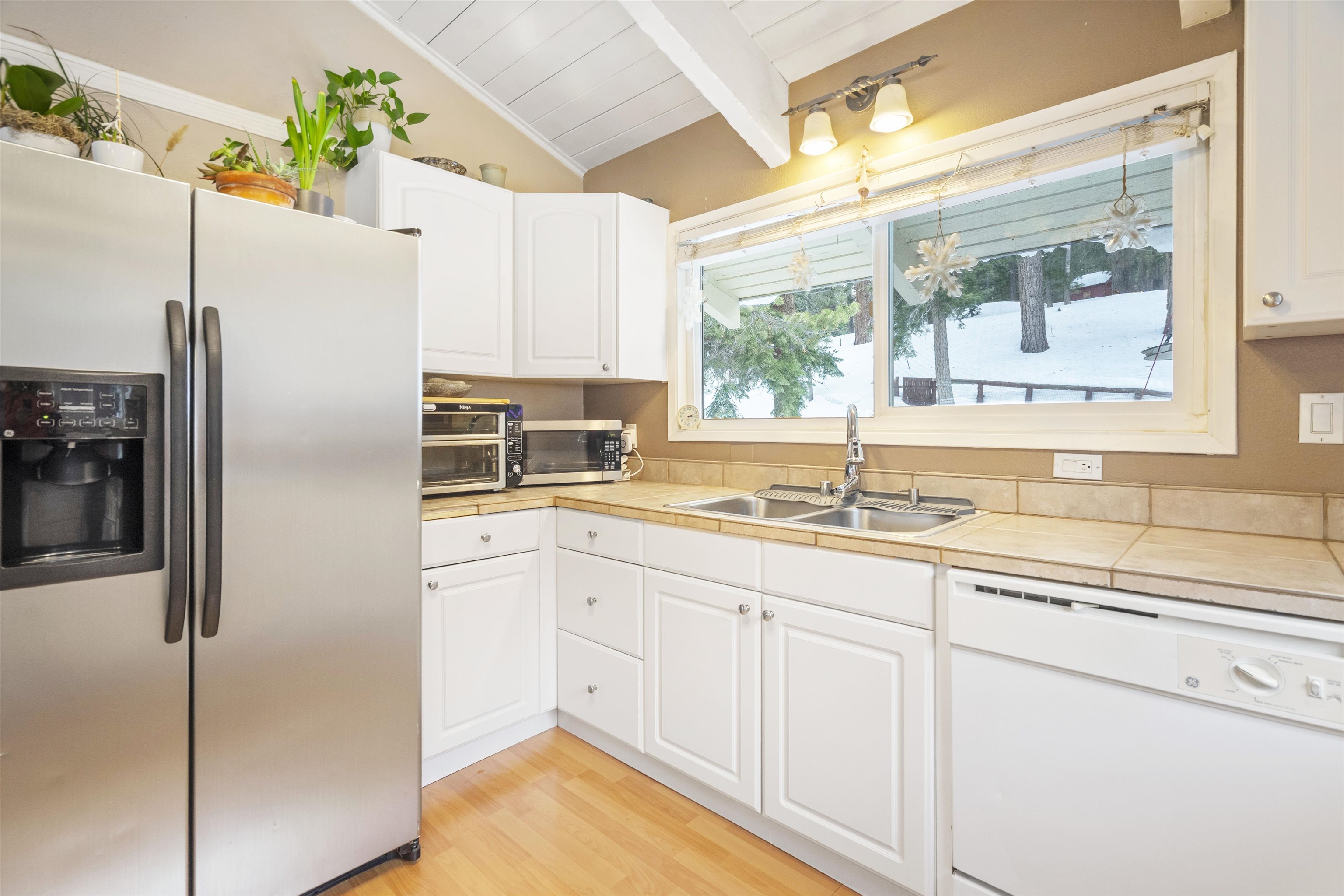 1875 Old Mammoth Road, Unit 32 Mammoth Lakes, CA 93546 - Photo 7 of 23