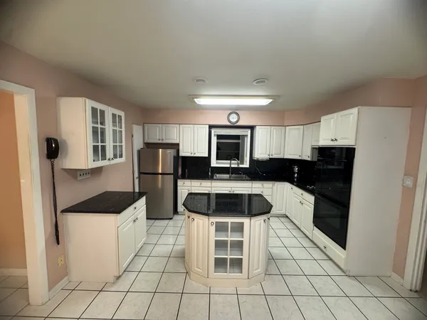 $3,500 | 225 East River Road, Des Plaines, IL 60016