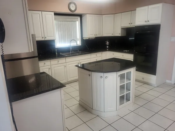 $3,500 | 225 East River Road, Des Plaines, IL 60016