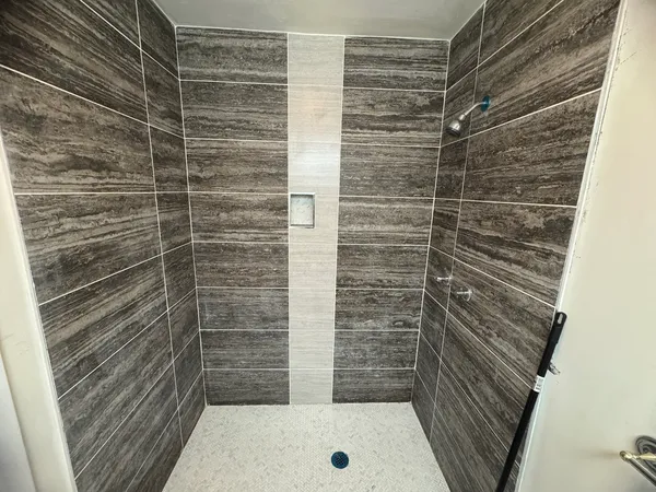 $3,500 | 225 East River Road, Des Plaines, IL 60016
