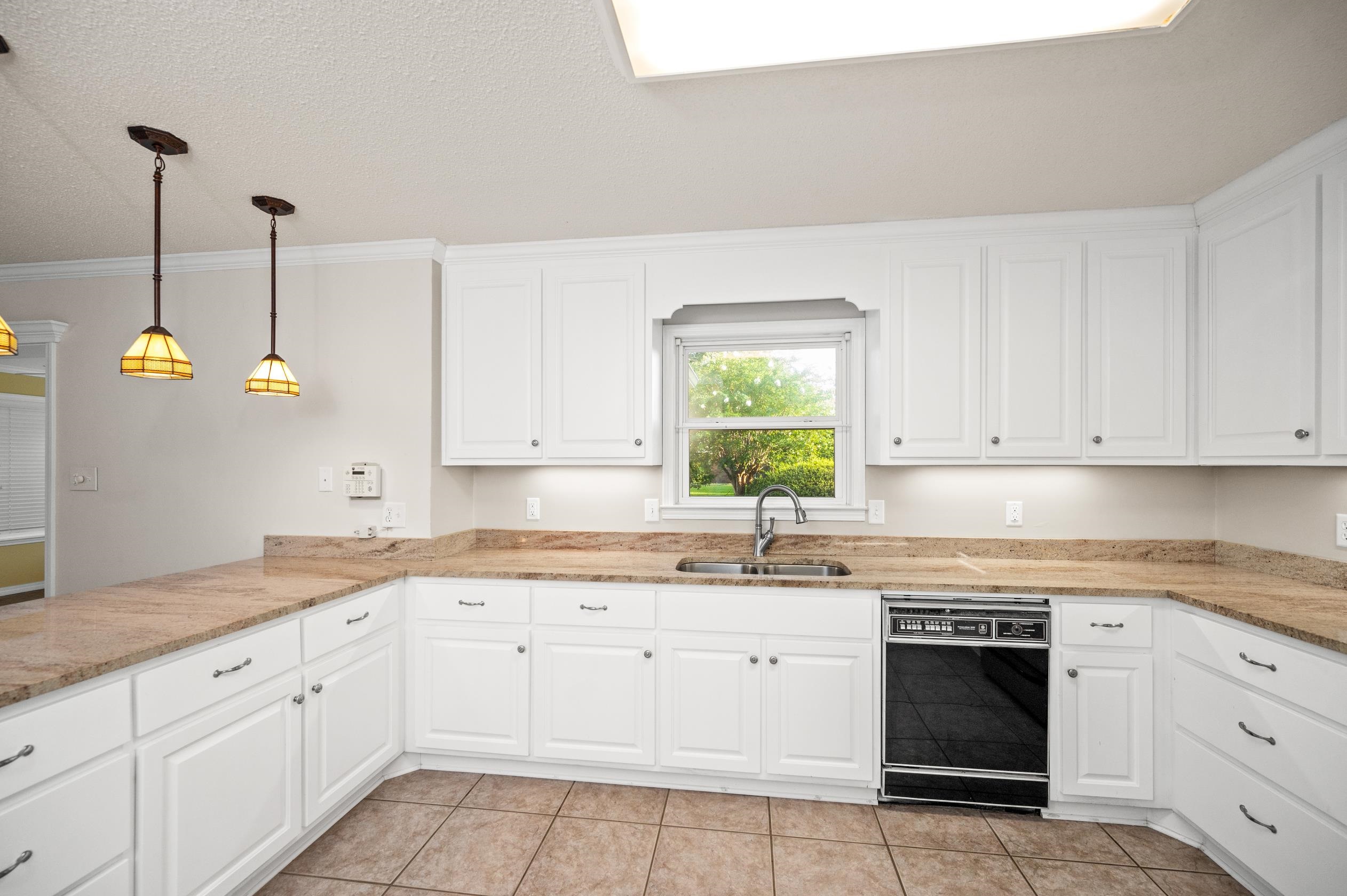 303 West Palm Avenue Foley, AL 36535 - Photo 6 of 32 Kitchen