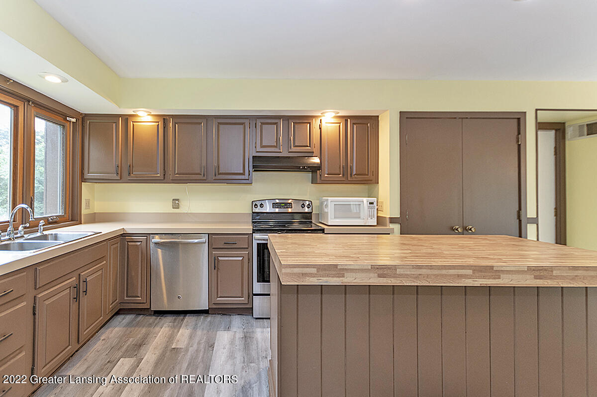 1222 Buckingham Road Haslett, MI 48840 - Photo 16 of 31 16