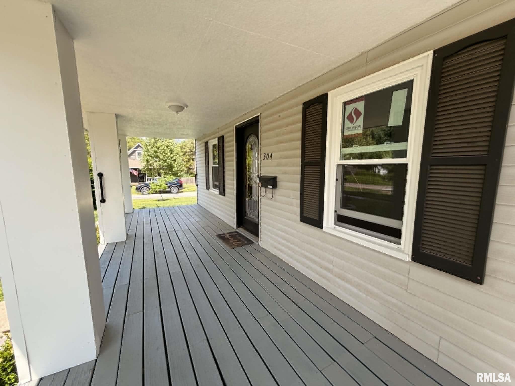 304 East Summit Street Macomb, IL 61455 - Photo 2 of 23