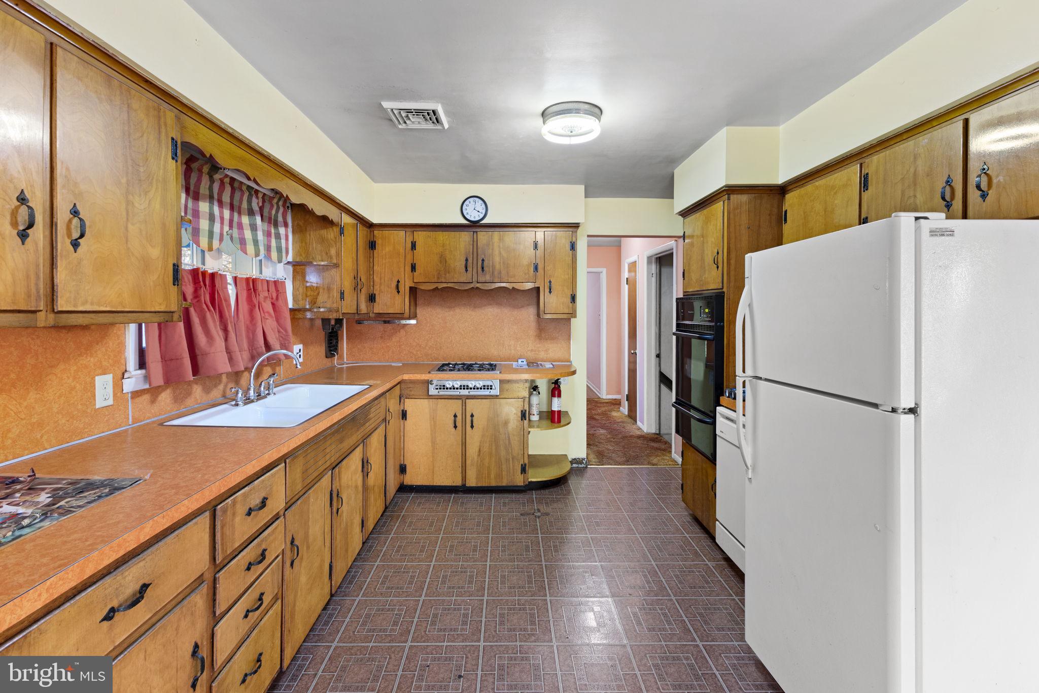 162 Elizabeth Avenue Hamilton, NJ 08610 - Photo 6 of 30
