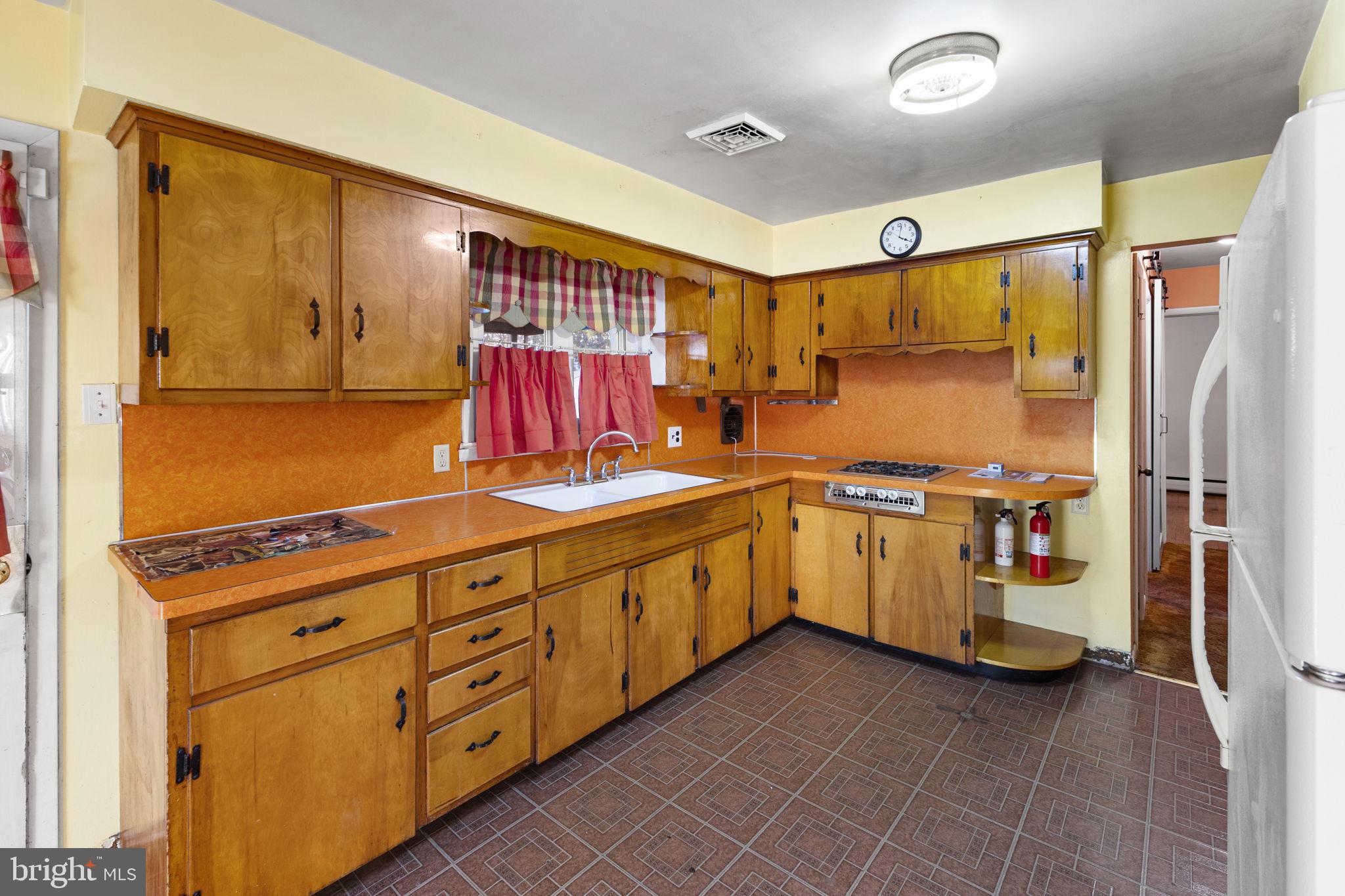 162 Elizabeth Avenue Hamilton, NJ 08610 - Photo 7 of 30