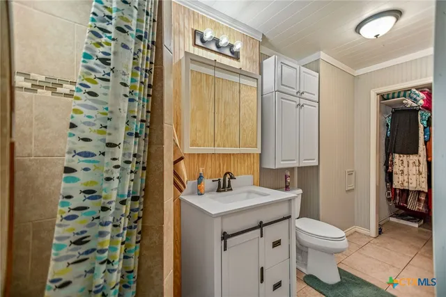 a view of a walk in closet