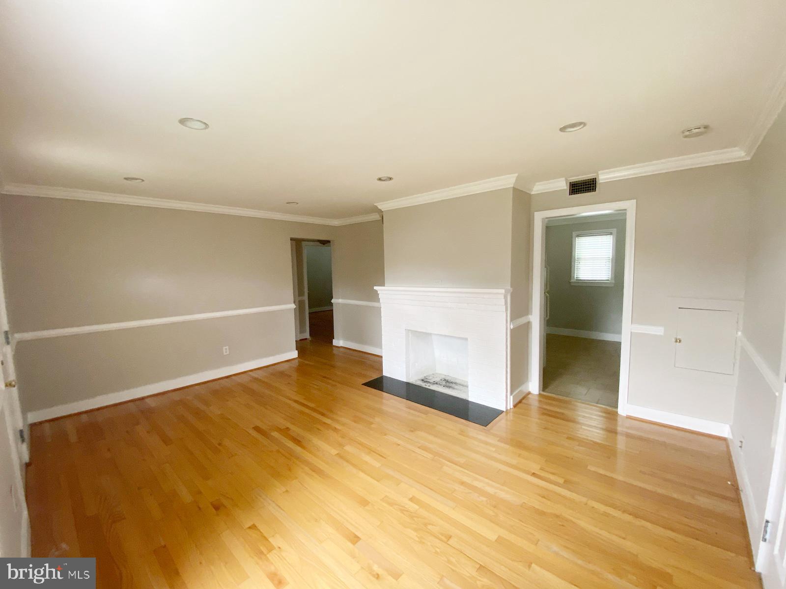 2623 Blueridge Avenue Silver Spring, MD 20902 - Photo 3 of 16 Gallery Image 3