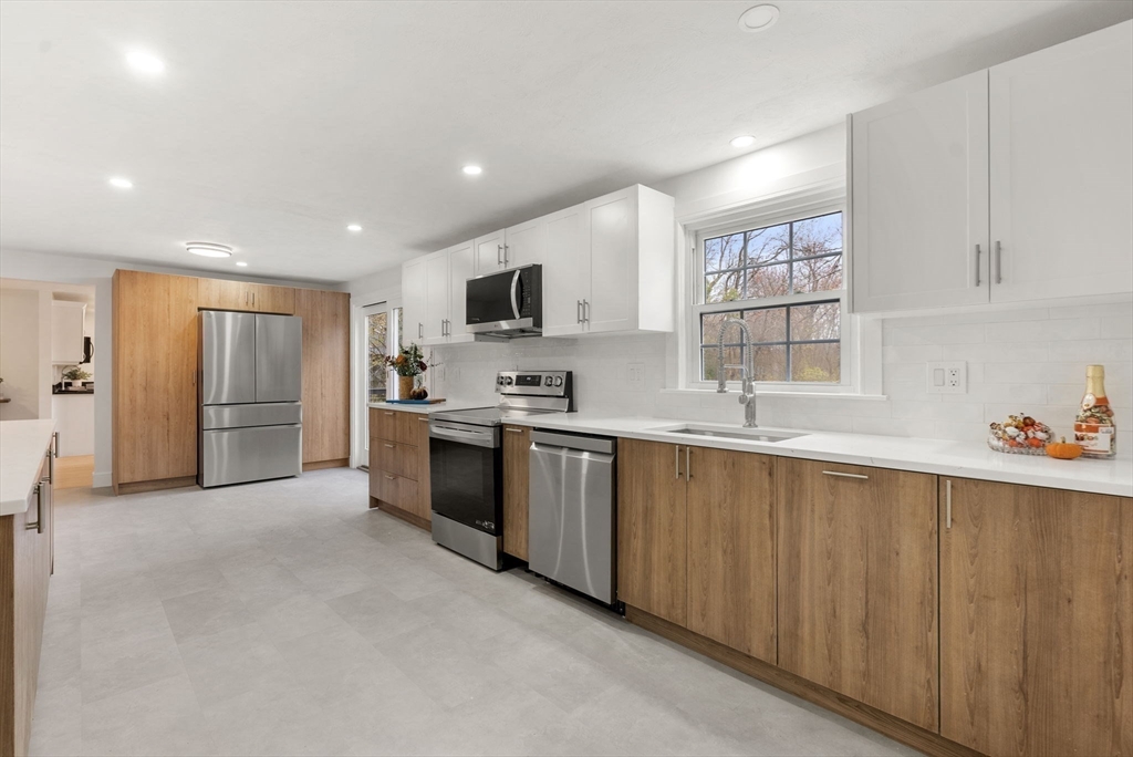 21 Charena Road Wayland, MA 01778 - Photo 3 of 38 Gallery Image 3