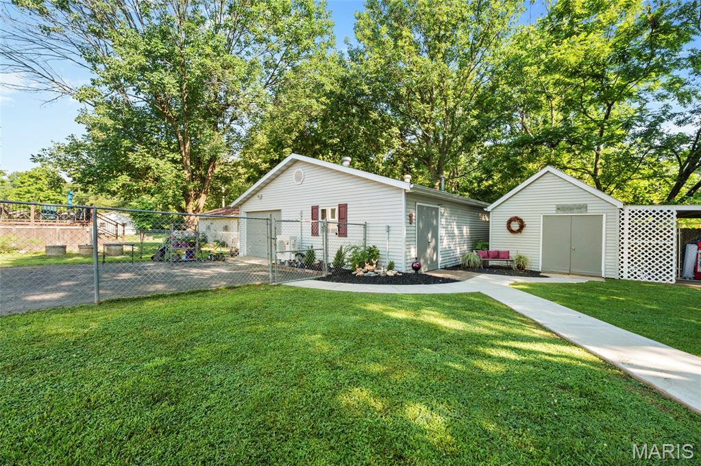 723 Bunker Hill Road Staunton, IL 62088 - Photo 27 of 30