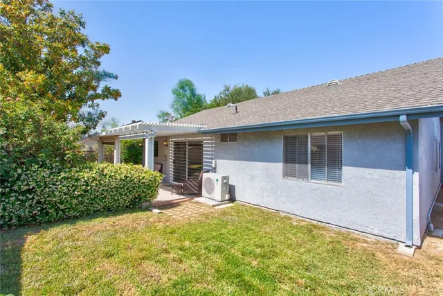 a view of a house with a backyard