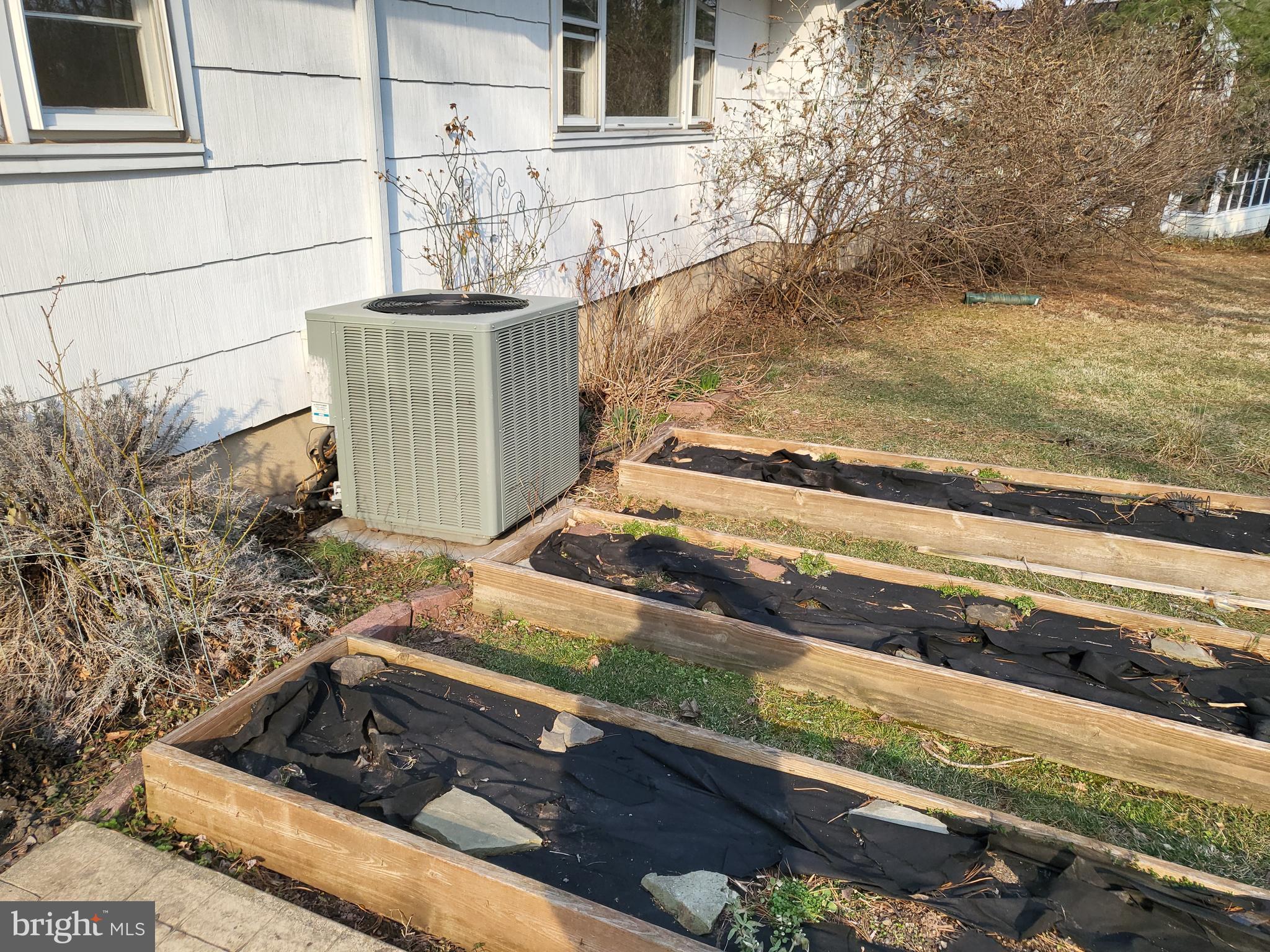 5 Randi Way Titusville, NJ 08560 - Photo 6 of 26 steps in back of house