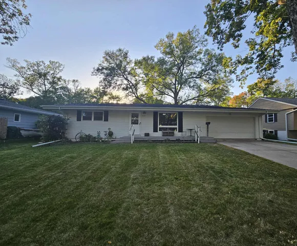 $279,900 | 724 Southview Drive, Hutchinson, MN 55350
