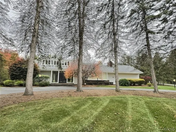 $879,900 | 800 South Manlius Street, Manlius, NY 13066