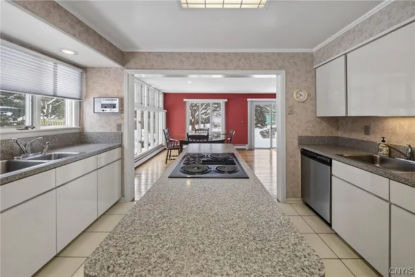 $879,900 | 800 South Manlius Street, Manlius, NY 13066