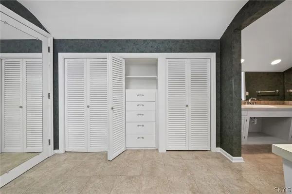 $879,900 | 800 South Manlius Street, Manlius, NY 13066