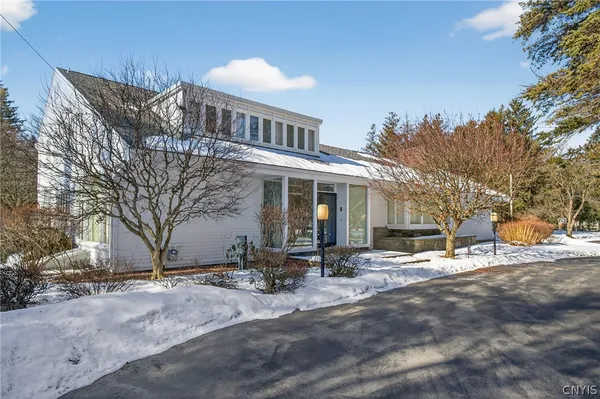 $879,900 | 800 South Manlius Street, Manlius, NY 13066