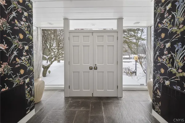 $879,900 | 800 South Manlius Street, Manlius, NY 13066